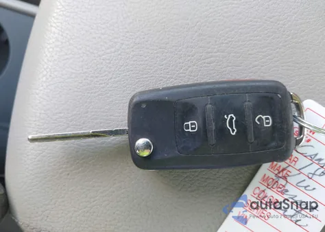 2018 Volkswagen Passat 2.0T R-Line/2.0T S z USA, uszkodzony, nr VIN 1VWAA7A33JC023630